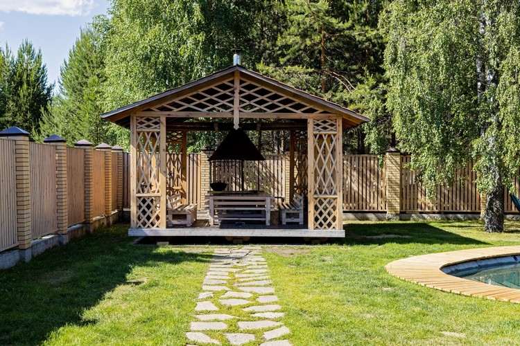 Ein offener Pavillon im Garten planen