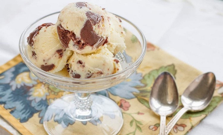 Erdnussbutter Rezepte kalorienarm Low Carb Eis selber machen ohne Sahne