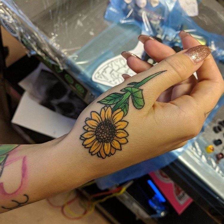 Finger-Tattoo für Frauen Sonnenblume Tattoo Bilder