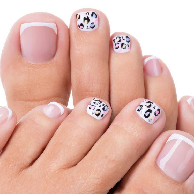 French Nails Trend schöne Fußnägel lackieren Tipps