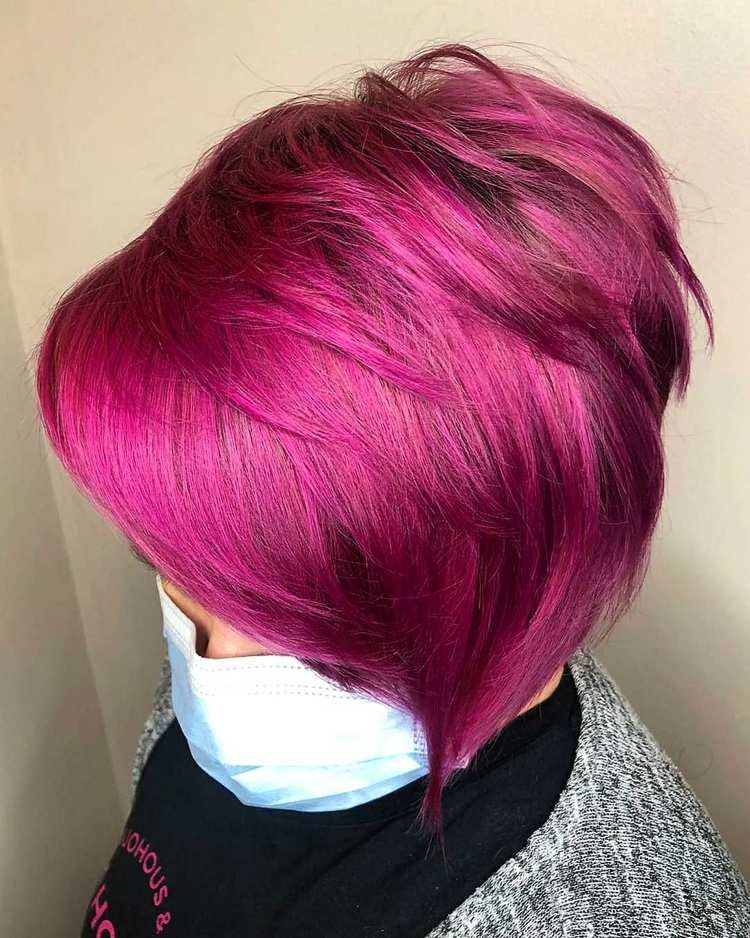 Fuchsia Pink bei kurzen Haaren