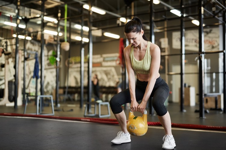Gewichttraining Vorteile für Frauen Muskelkater trotzdem trainieren