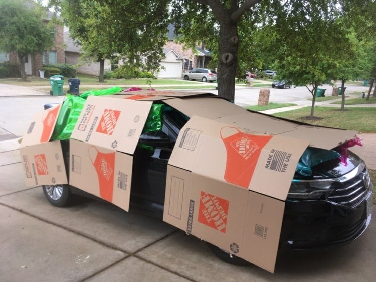 Hagelschutz fürs Auto aus Pappe - Karton über den Wagen legen