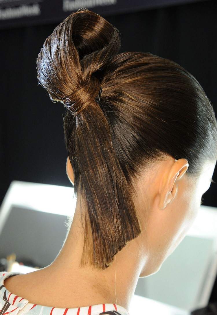 Hochsteckfrisuren für lange Haare Cord Knot Bun Frisur Trend