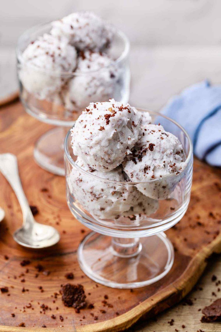 Low Carb Eis selber machen Joghurt Eiscreme Rezept ohne Zucker