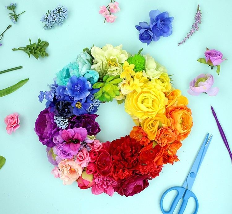 Regenbogen Türkranz mit Kunstblumen selber machen