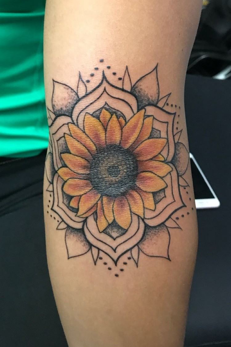 Sonnenblume Mandala Tattoo Bilder Tattootrends 2021