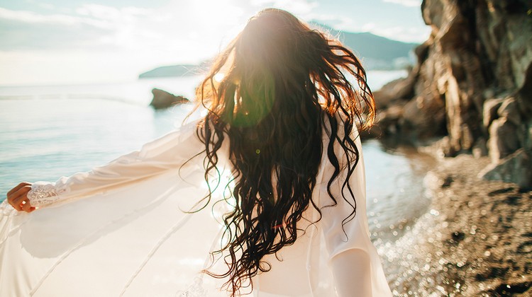 Tipps für den Sonnenschutz für Haare und Kopfhaut im Sommer
