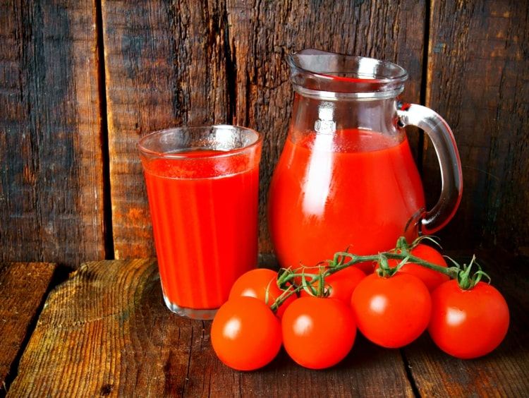 Tomaten im Salat oder Saft regulieren den Blutdruckspiegel