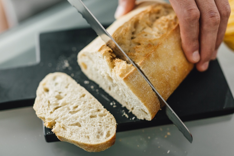 Weißbrot zählt zu den Lebensmitteln mit einem hohen glykämischen Index (GI)