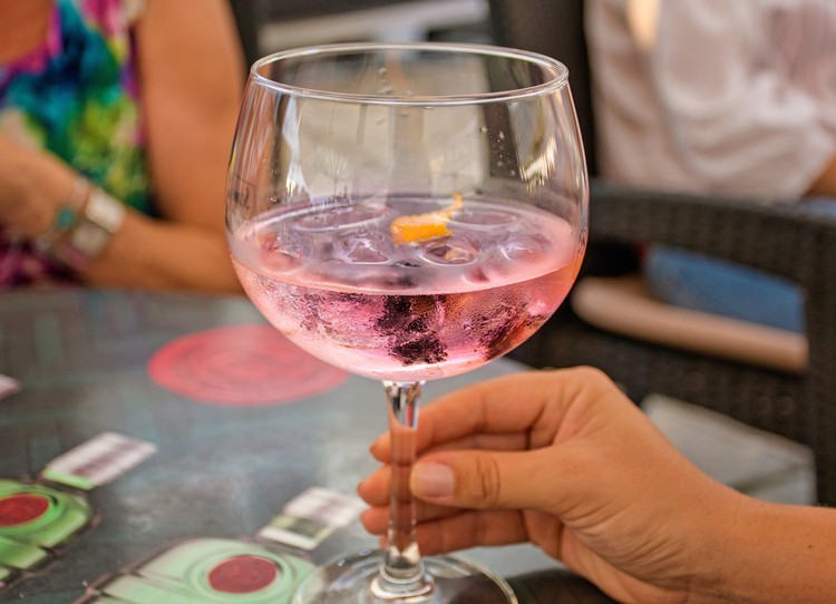 Bomay Gin rosa Pinke Cocktails Campari Milano Rezept