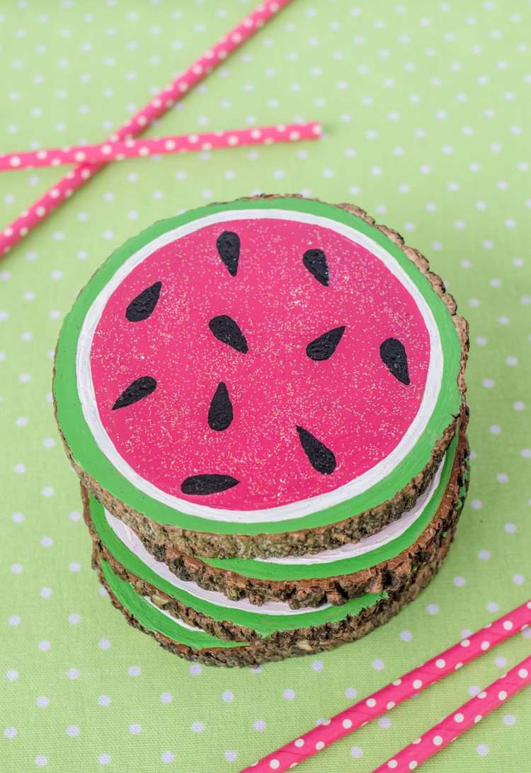 Deko zum Sommerfest selber machen Baumscheiben Untersetzer mit Wassermelonen