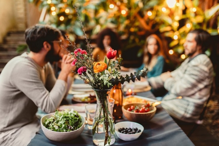 Gartenparty mit Freunden Tipps zur Vorbereitung