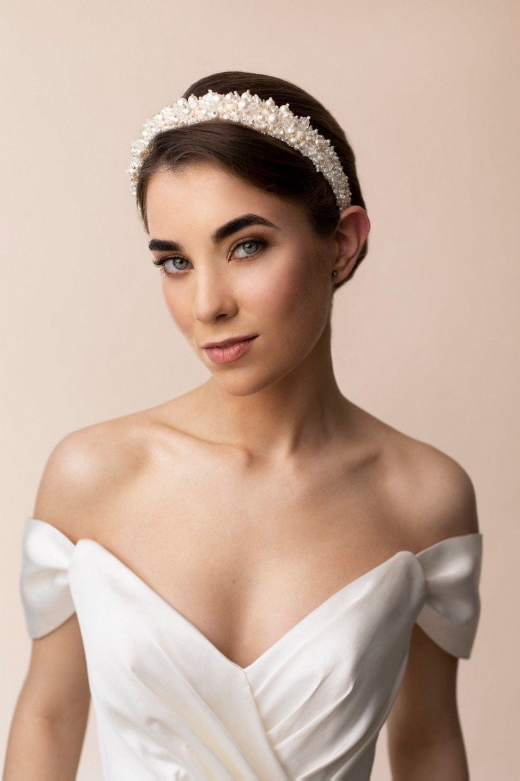 Haaraccessoires für Hochsteckfrisuren zur Hochzeit Haarreif mit Perlen liegt im Trend