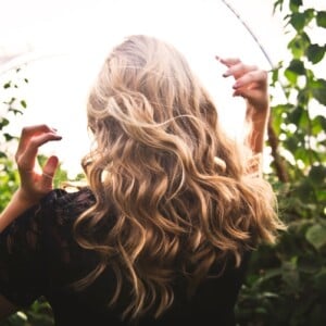 Haarpflege und richtige Ernährung gegen Haarverlust