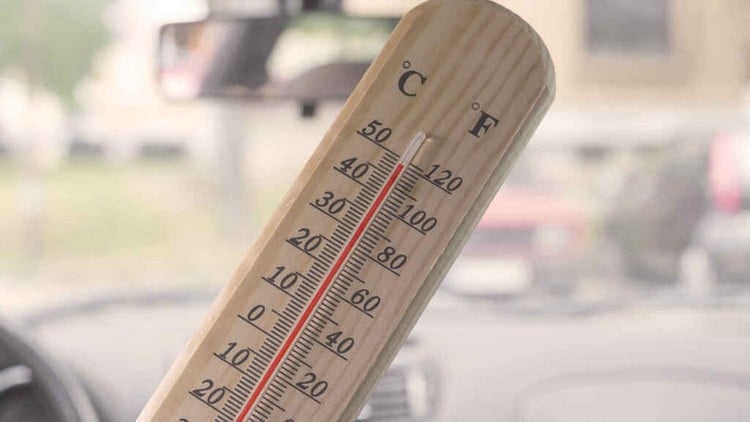 Hitze im Auto was tun Tipps für Sonnenschutz