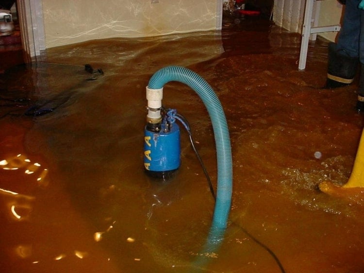 Keller unter Wasser - Wan darf man Abpumpen, ohne das Haus zu schädigen