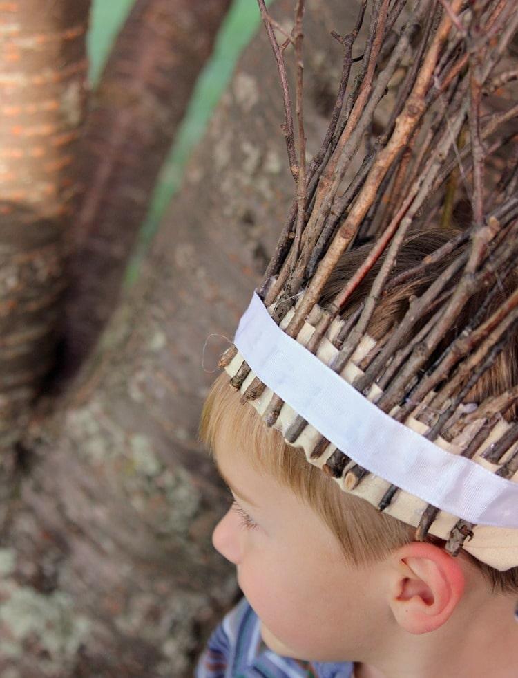 Krone aus Zweigen zu jeder Jahreszeit mit und für Kinder selber machen