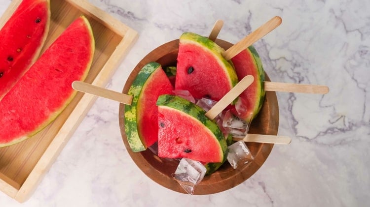 Melone anrichten - Schnelle und einfache Idee mit Eisstielen