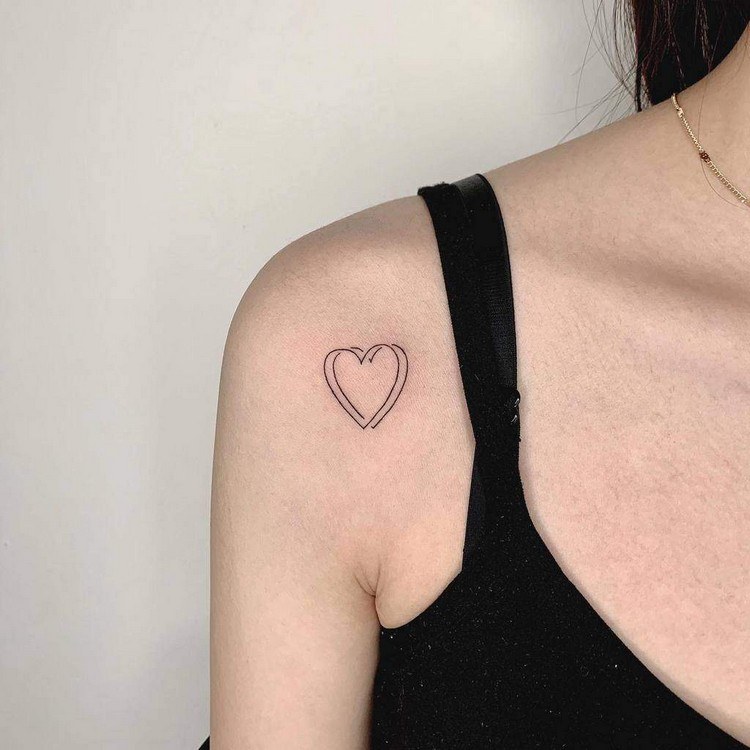 Minimalistische Tattoos für Frauen Herz Tattoodesign Bedeutung
