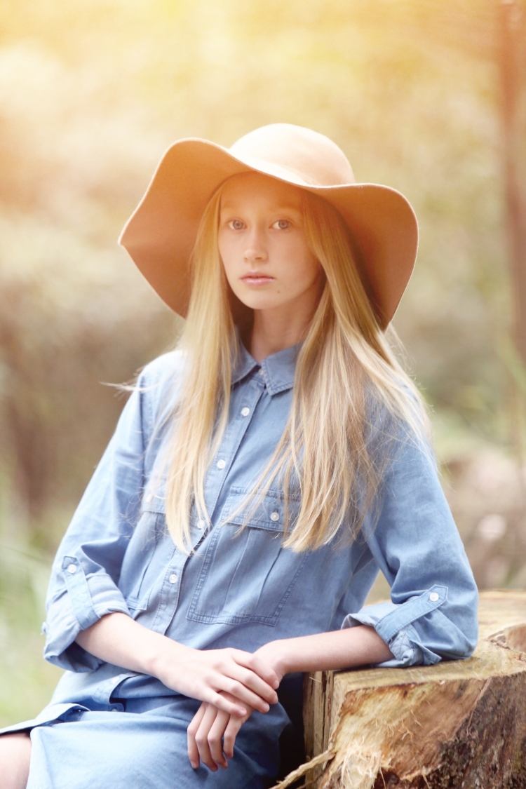 Modetrends für Sommer und Herbst Hemdblusenkleider aus Jeansstoff