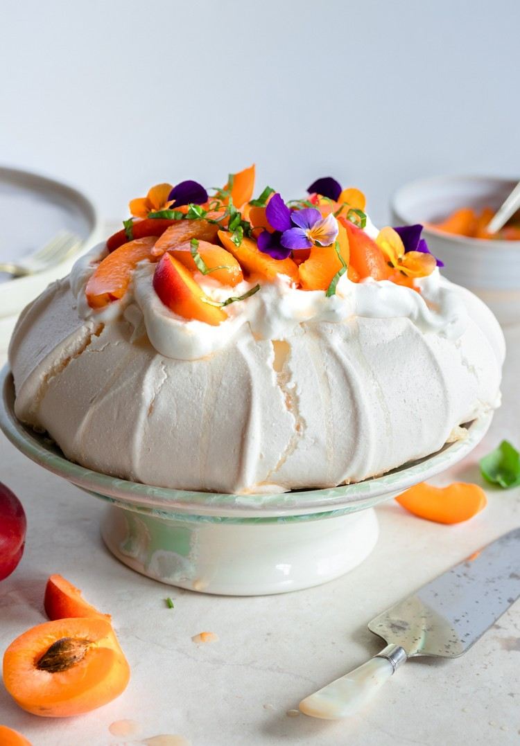 Pavlova Torte mit Aprikosen Sommerdesserts Rezepte
