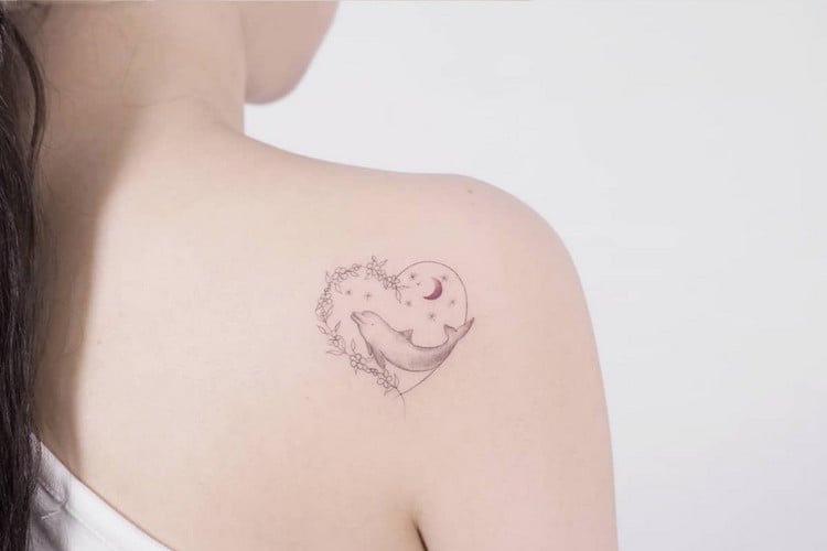 Schulter Tattoo für Frauen Herz Tattoomotiv Bedeutung