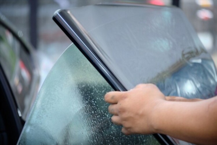 Sonnenschutzfolie für im Auto schützt vor Hitze