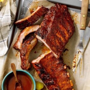 Spareribs mit Rub und Marinade marinieren und grillen