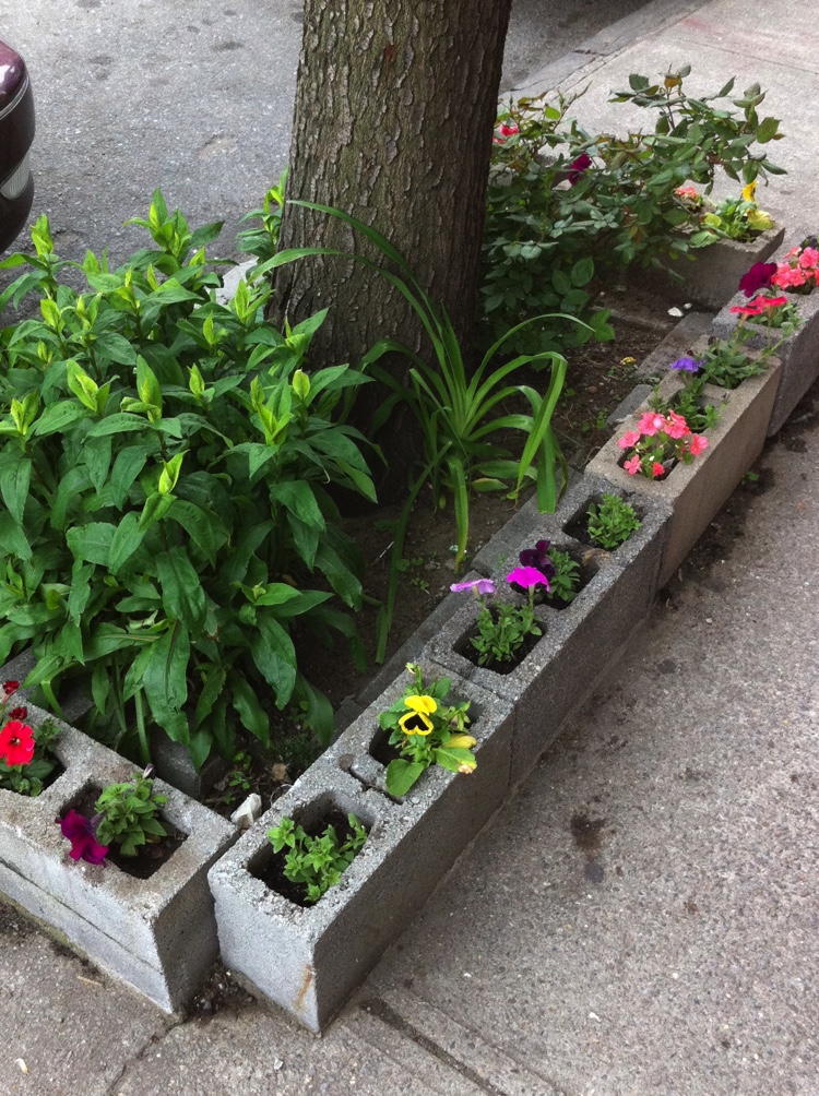 Straßenbäume bepflanzen Ideen mit Ziegeln