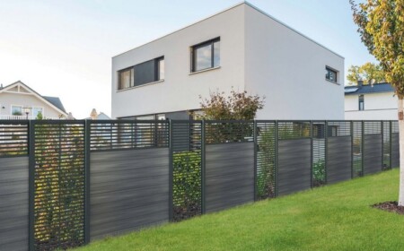 WPC Zaun mit Designgitter Elementen