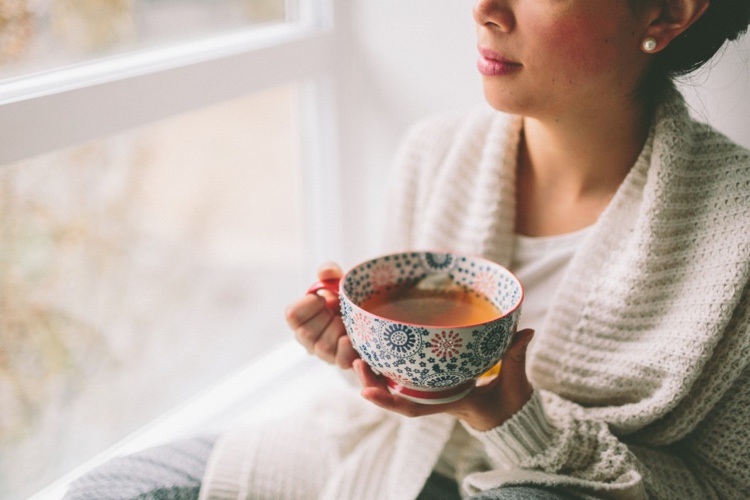 Was hilft gegen Sodbrennen Tee oder Wasser trinken Tipps