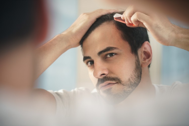 Welche Behandlung bei genetisch bedingtem Haarverlust