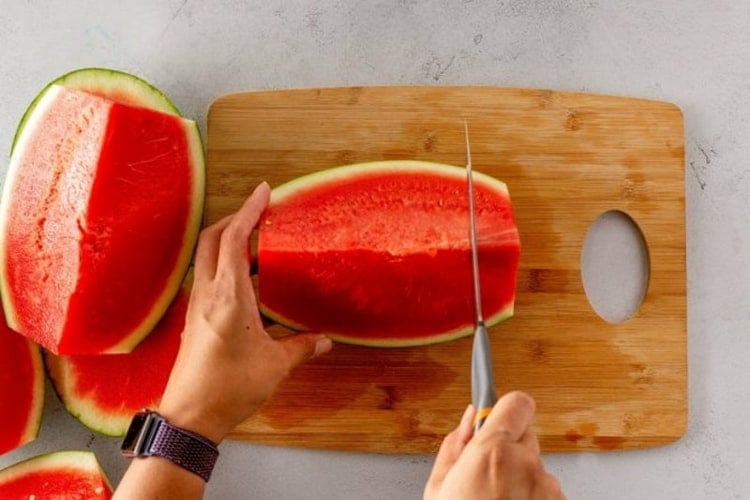 Wie kann man Melone schneiden in einfachen Schritten