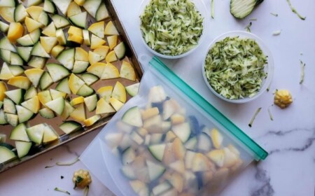 Zucchini in Stücken schneiden und einfrieren