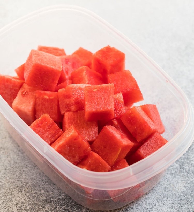 aufgeschnittene Wassermelone Würfel wie lange haltbar
