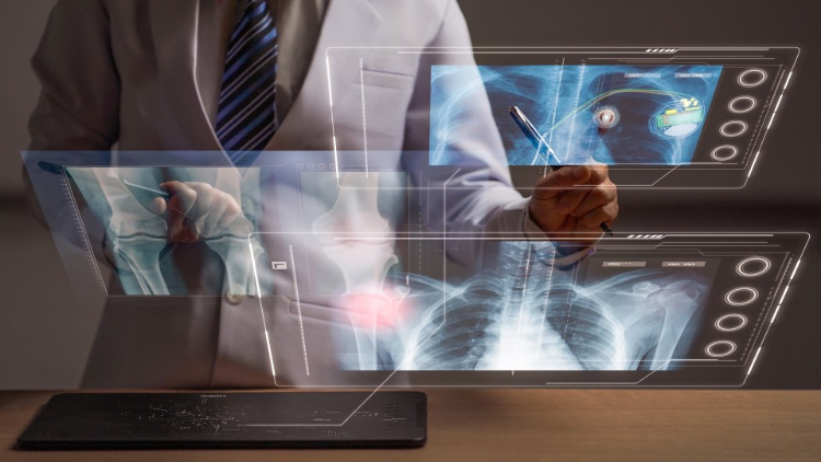 forscher analysiert digitale aufnahmen der atemwege eines patienten