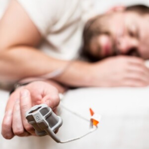 gerät zum messen vom sauerstoffgehalt im blut bei schlafapnoe-syndrom