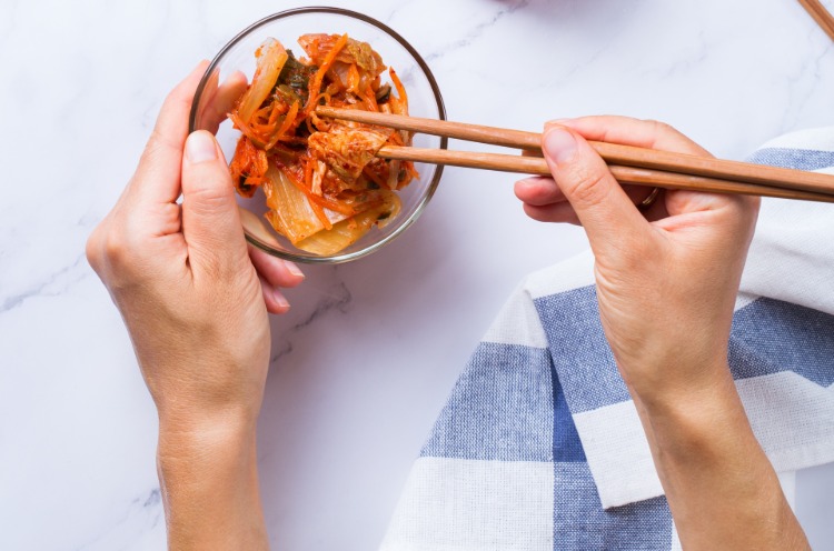 gesundheitliche vorteile von fermentierten lebensmitteln wie kimchi für darm und immunsystem