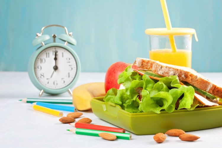 kind gesund ernähren in der schule durch längere mittagspause