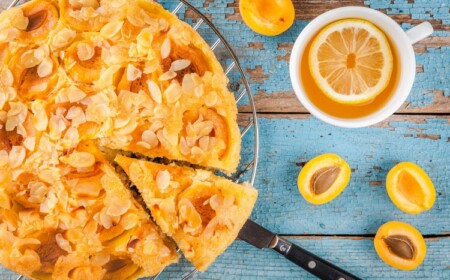 leichte Sommer Desserts mit Obst Aprikosenkuchen mit Lavendel Rezept
