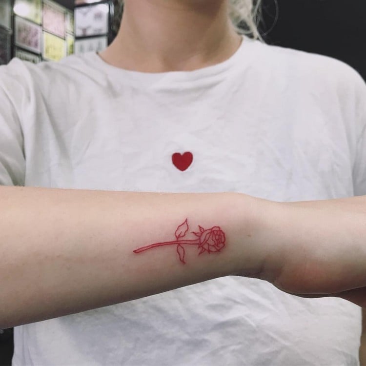 rote Tattoos Bilder Rose Tattoodesign klein