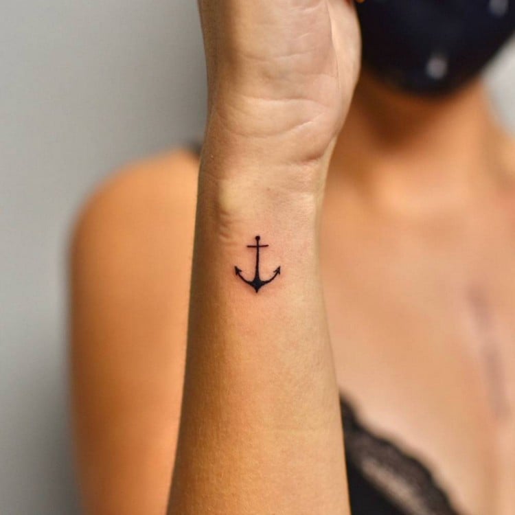Anker Tattoos Bedeutung Tattootrends 2021 dezentes Tattoodesign Handgelenk