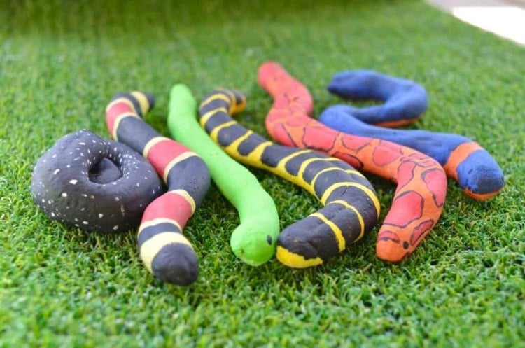 Coole Bastelideen für 10 jährige Jungs Schlangen aus Salzteig
