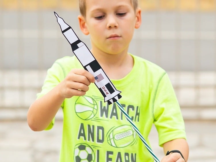 Coole Ideen für 10 jährige Jungen fliegende Rakete basteln Anleitung