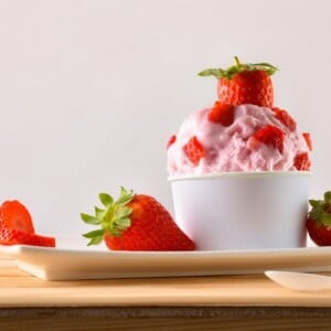 Erdbeeren Frozen Joghurt selber machen ohne Eismaschine Low Carb Eis Varianten