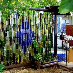 Günstiger Sichtschutz aus Glasflaschen DIY