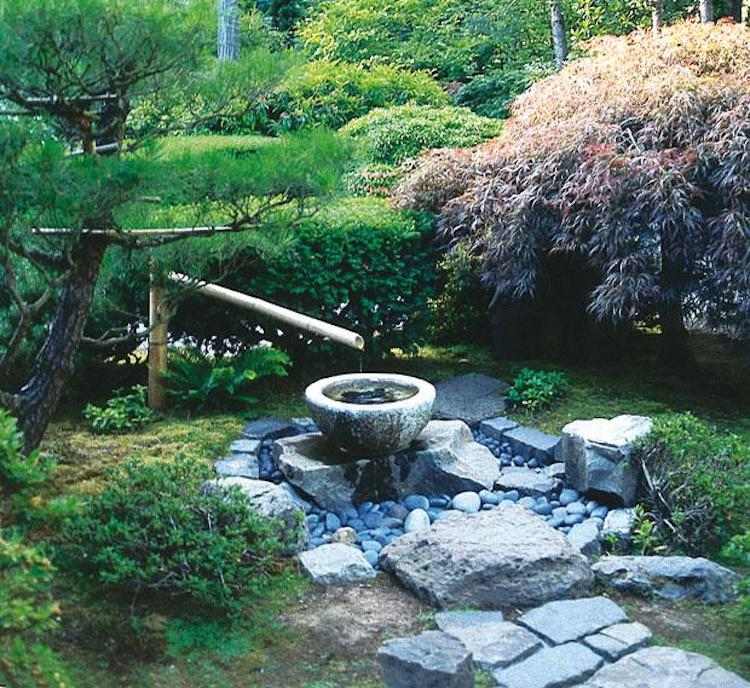Japanisches Wasserspiel aus Bambus und Stein selber bauen