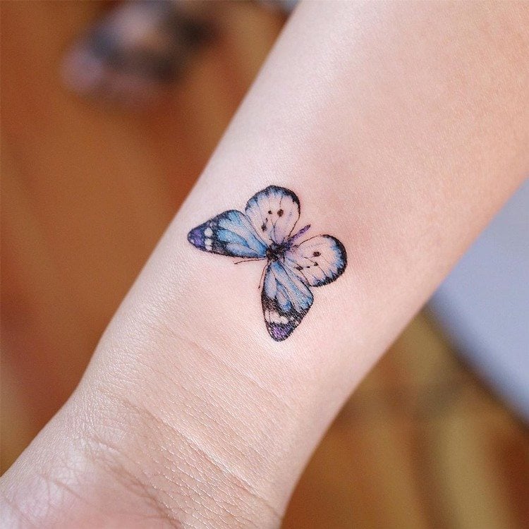 Kleine Tattoos mit Bedeutung dezentes Tattoo Handgelenk