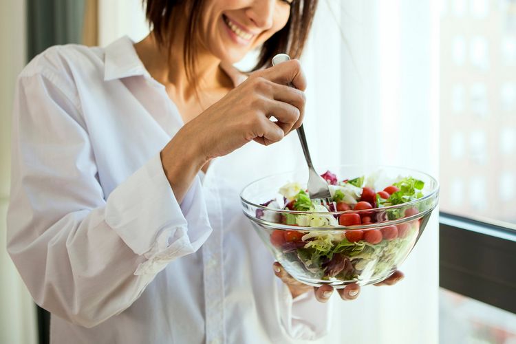 Kreislauf anregen Hausmittel gesunde leichte Kost Salat